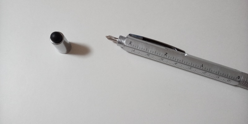 5wayマルチペン(キャンドゥ)のドライバーを出したところ