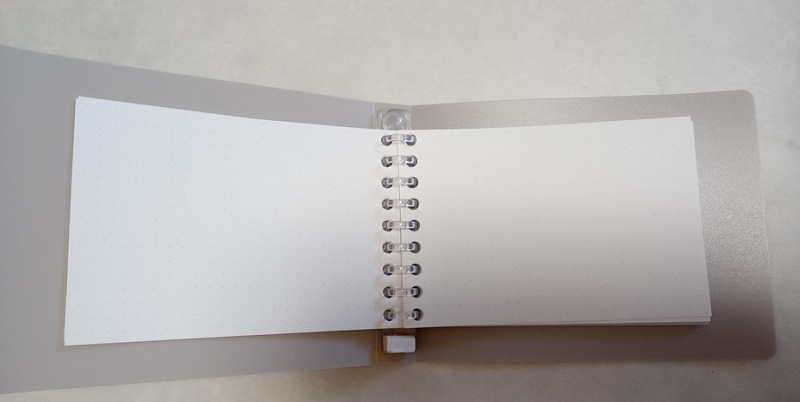 ダイソー コンパクトバインダーを開いたところ（内側）