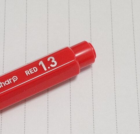 コクヨ 鉛筆シャープ1.3mm(赤)のノック部分